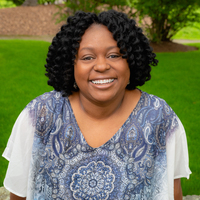 Headshot of author Lisa Stringfellow